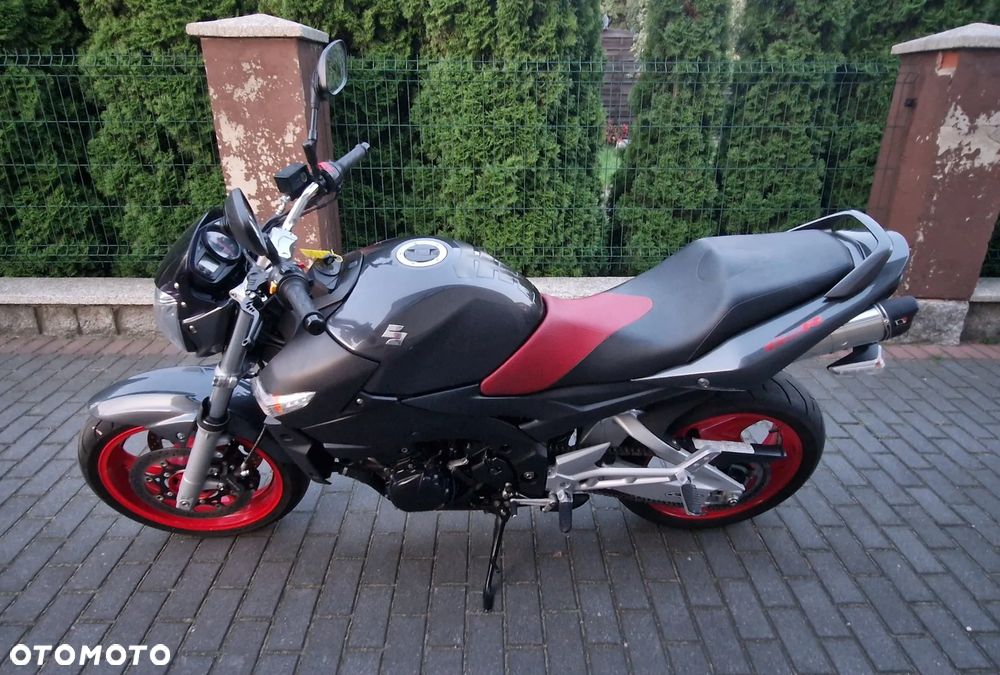 Suzuki GSR - 5
