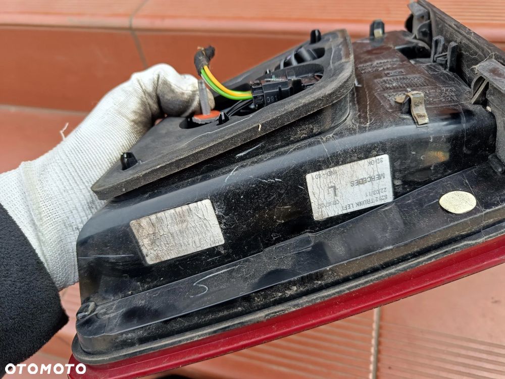 MERCEDES W212 KOMBI LAMPA W KLAPĘ LEWA PRAWA TYLNA - 15