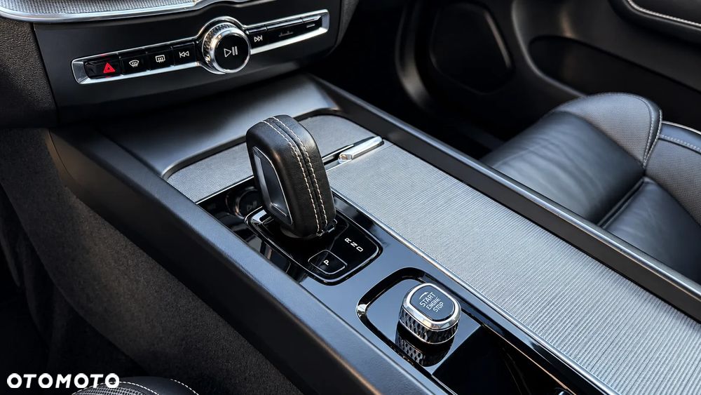 Volvo XC 60 B4 D Ultimate Dark - 27