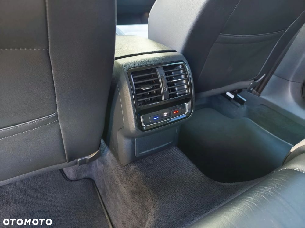 Volkswagen Passat - 26