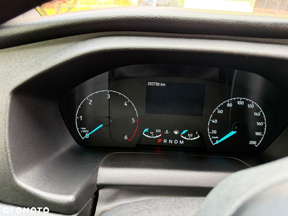 Ford Tourneo Custom - 12