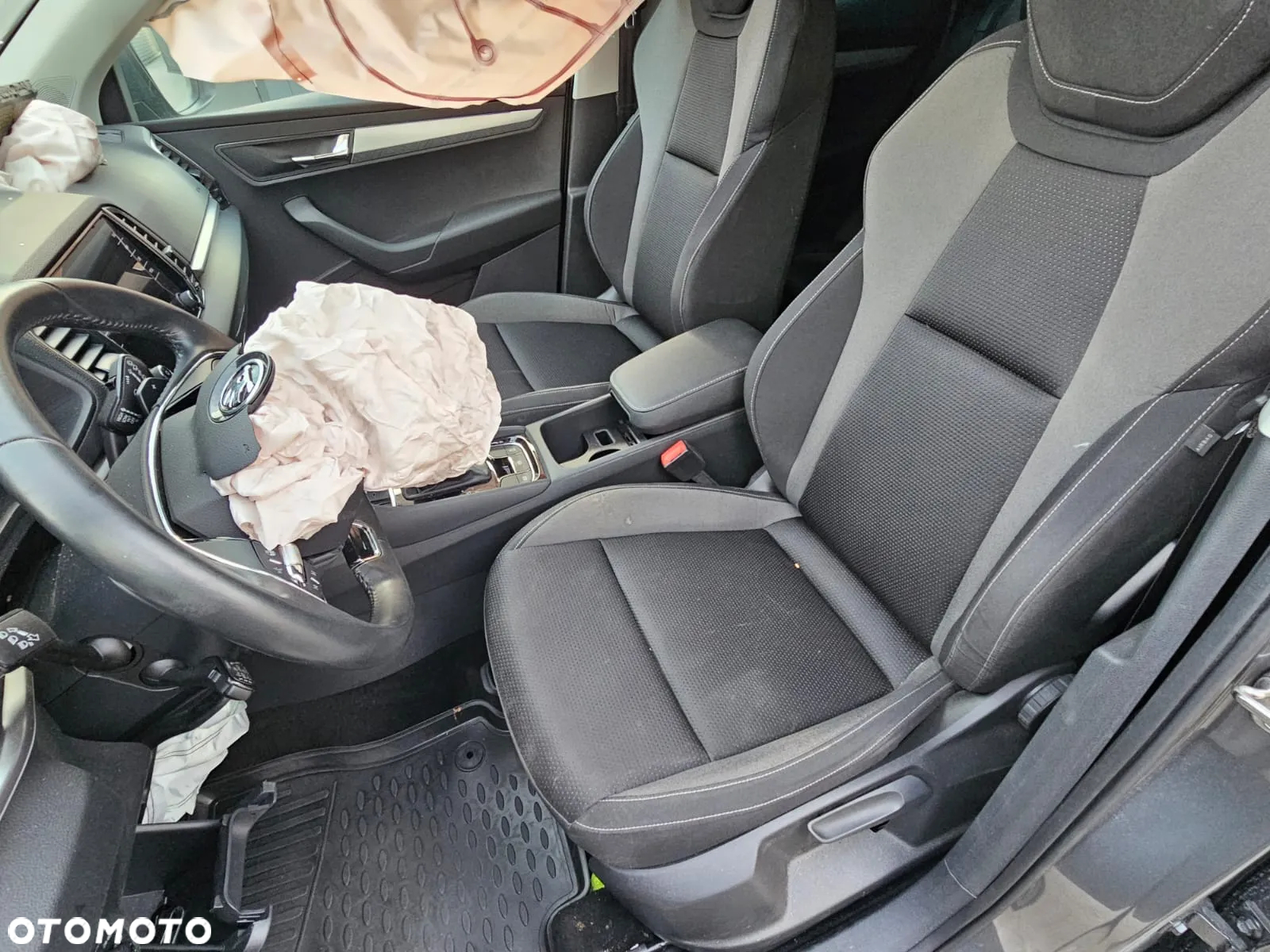 Skoda Karoq 1.5 TSI ACT DSG Tour - 6
