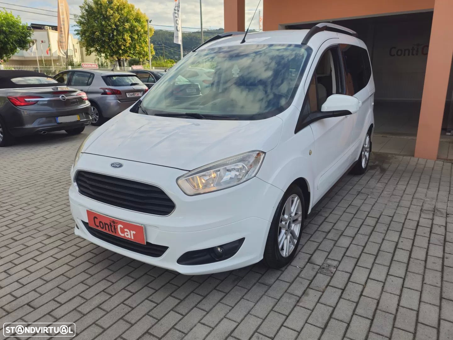 Ford Tourneo Courier 1.5 TDCi Titanium - 3