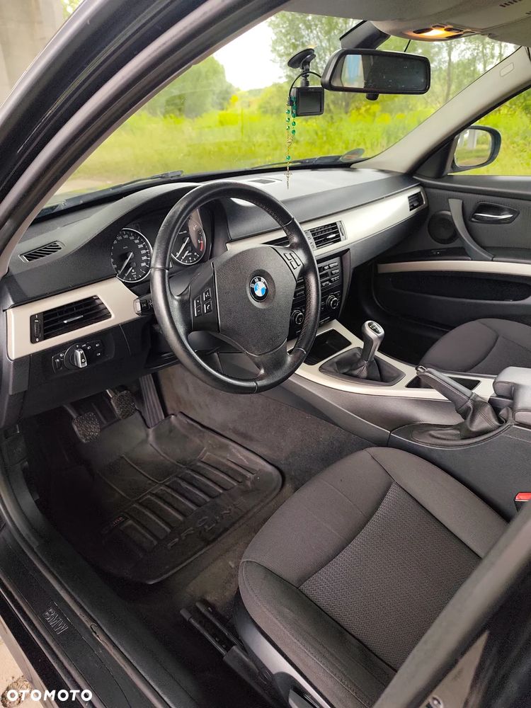 BMW Seria 3 318d - 13