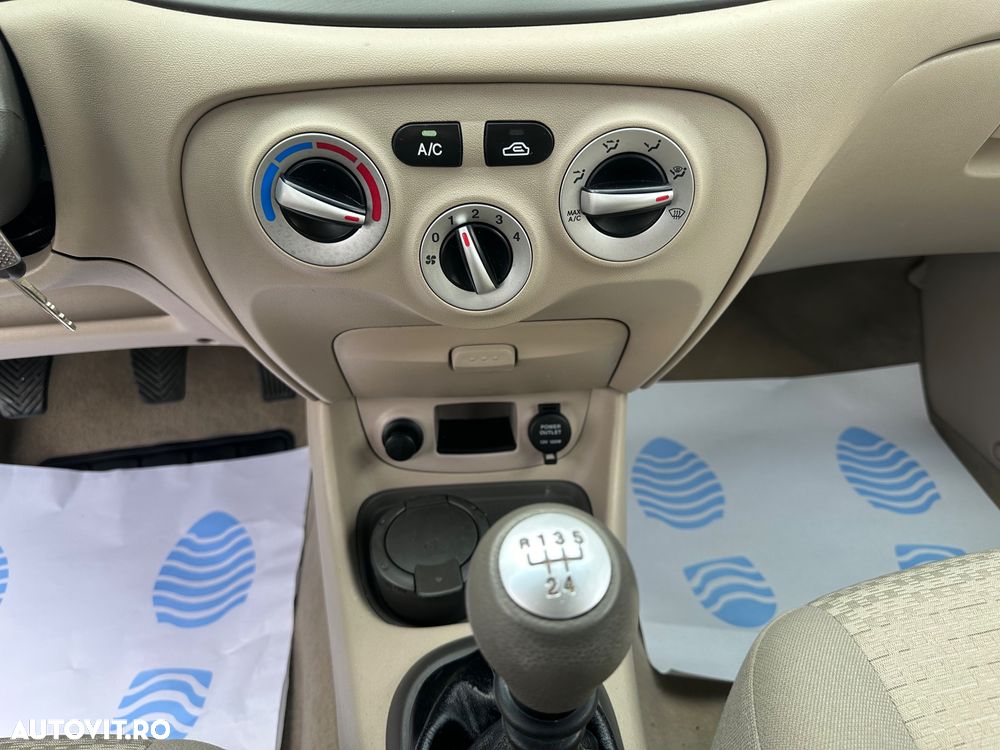 Hyundai Accent 1.4 GL - 17