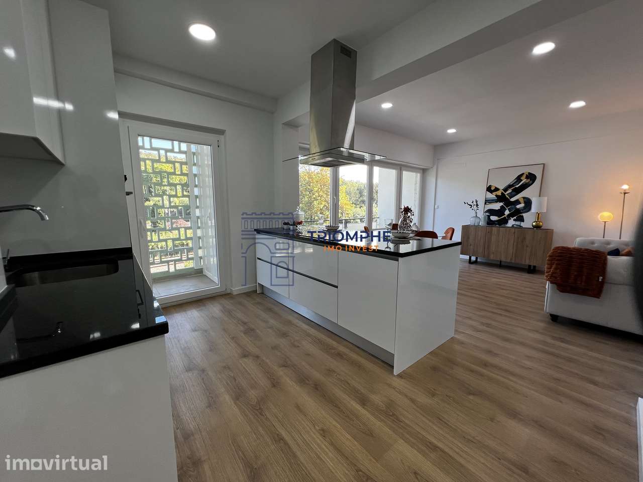 Apartamento T3 remodelado com varanda em Benfica - Grande imagem: 2/23