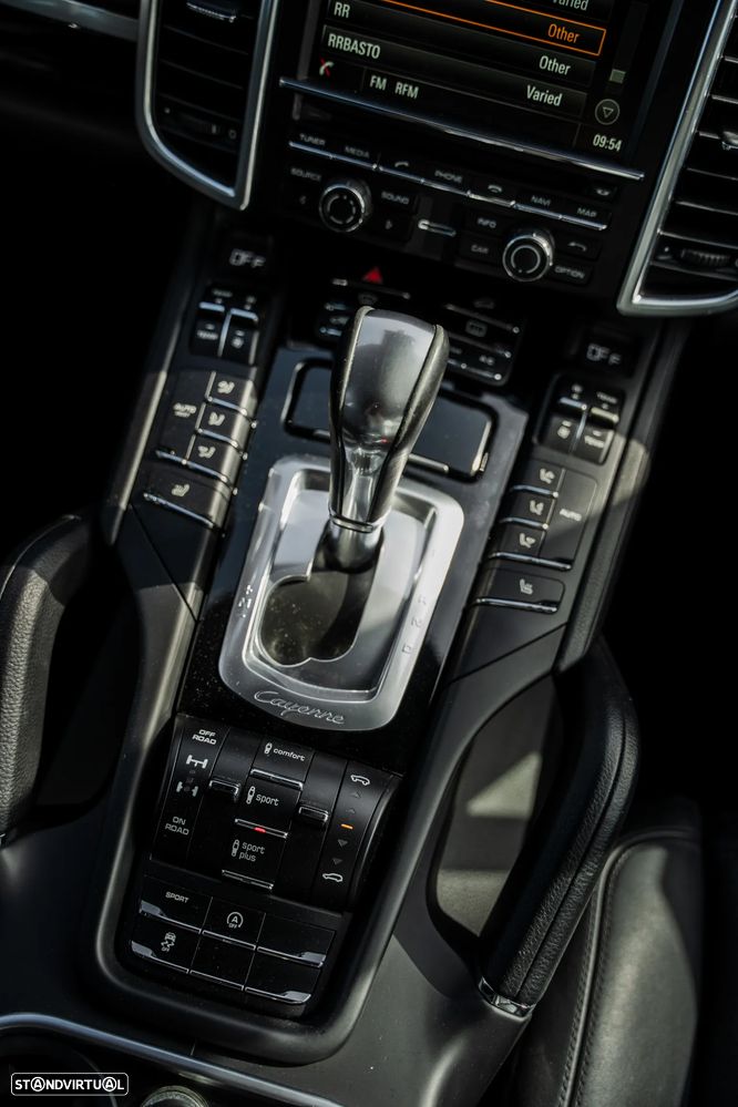 Porsche Cayenne Platinum Edition - 24