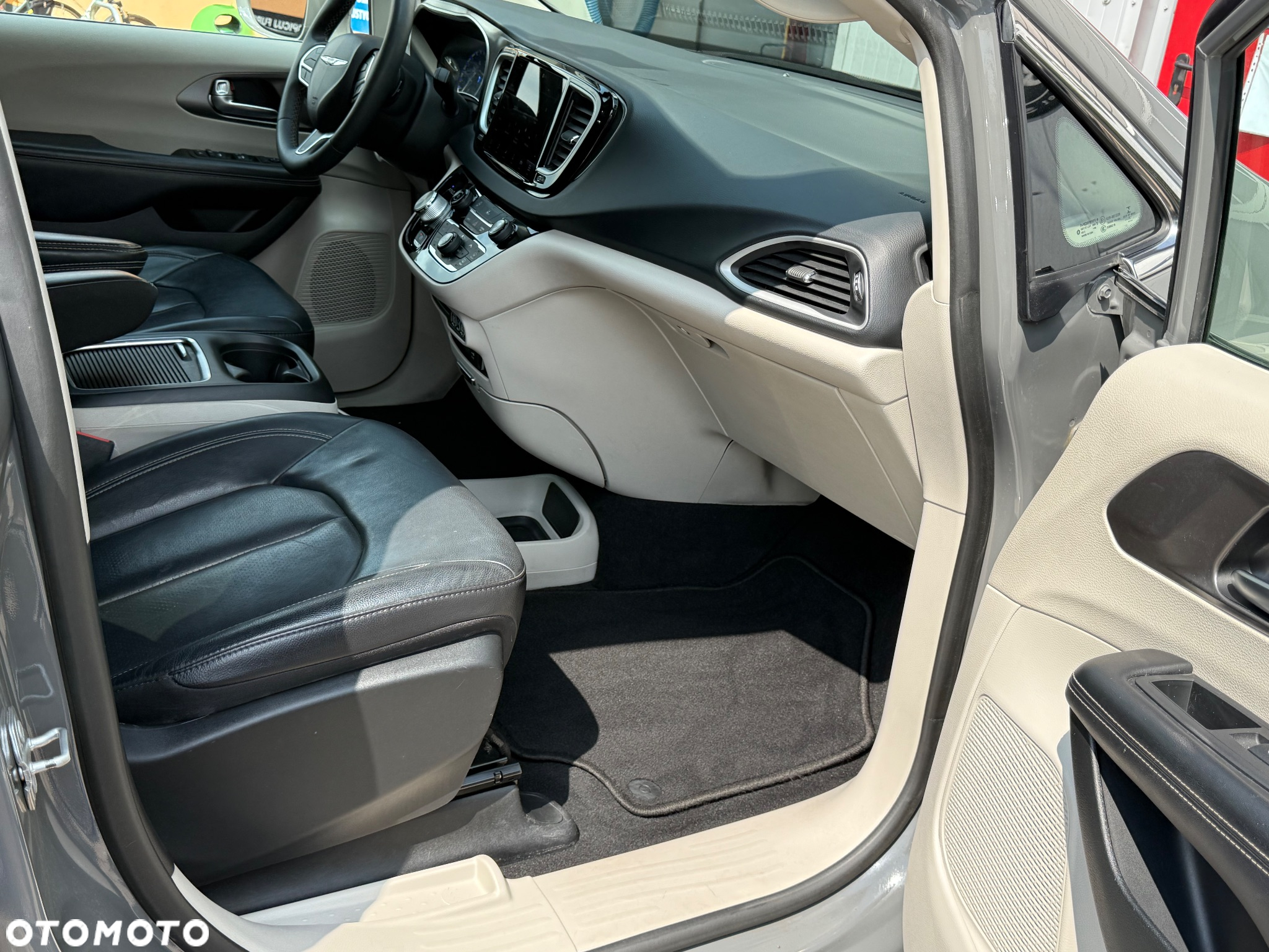 Chrysler Pacifica - 10