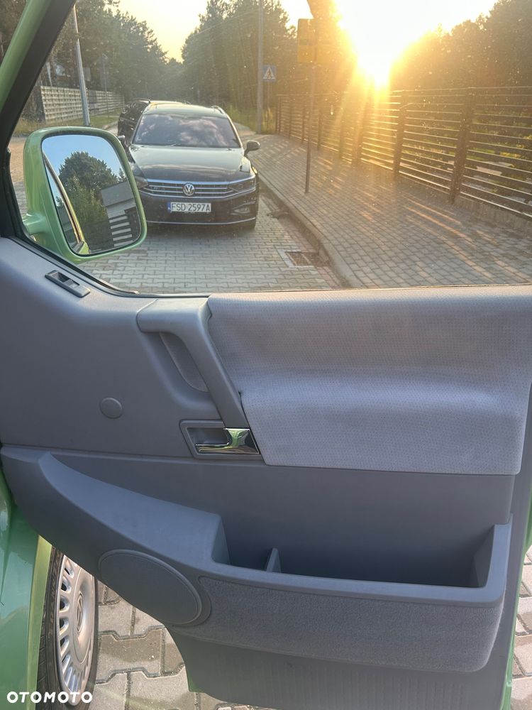 Volkswagen Multivan - 24