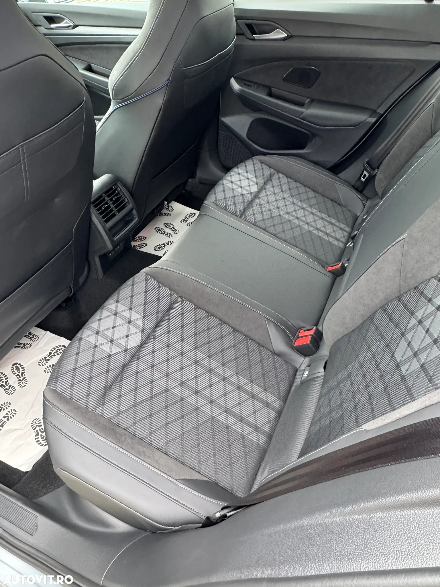 Volkswagen Golf 1.5 eTSI ACT DSG MHEV R-Line - 18