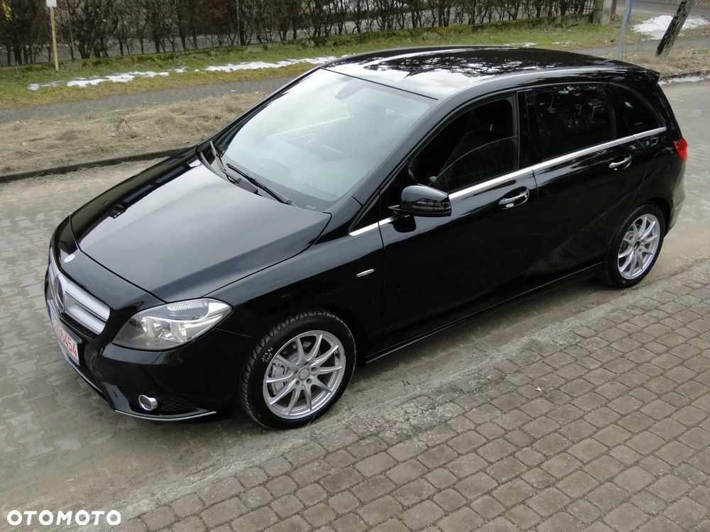 Mercedes-Benz Klasa B 180 UrbanStyle Edition - 19