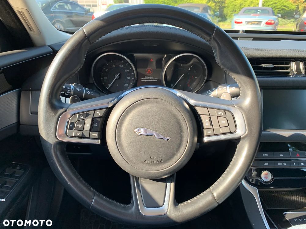 Jaguar XF 2.0 i4D Prestige - 11