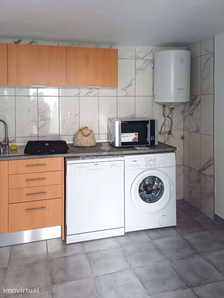 Moradia composta de 2 Apartamentos T1 Remodelados - Grande imagem: 4/14