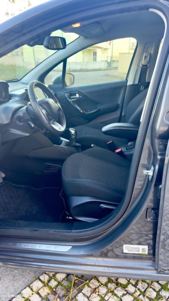 Peugeot 208 1.2 PureTech Signature - 8