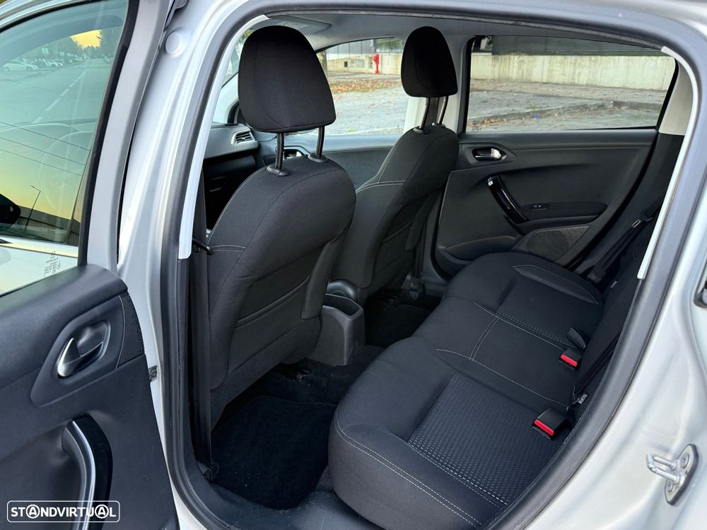 Peugeot 208 1.2 PureTech Allure - 19