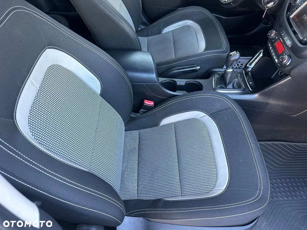Kia Ceed - 16