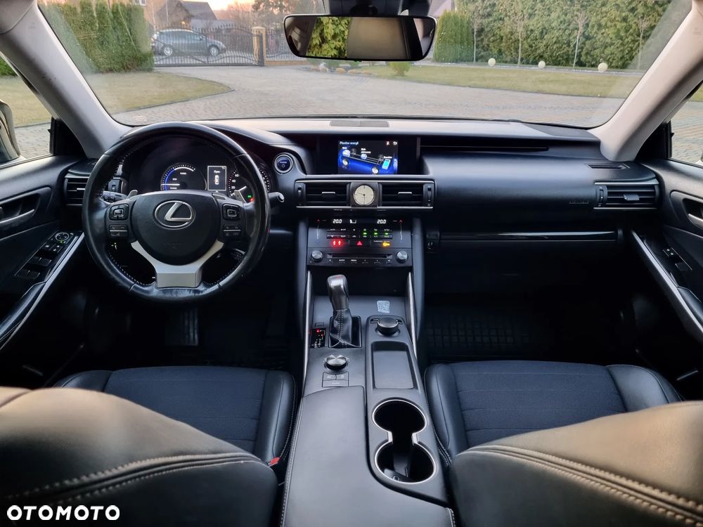 Lexus IS Business Edition - 7