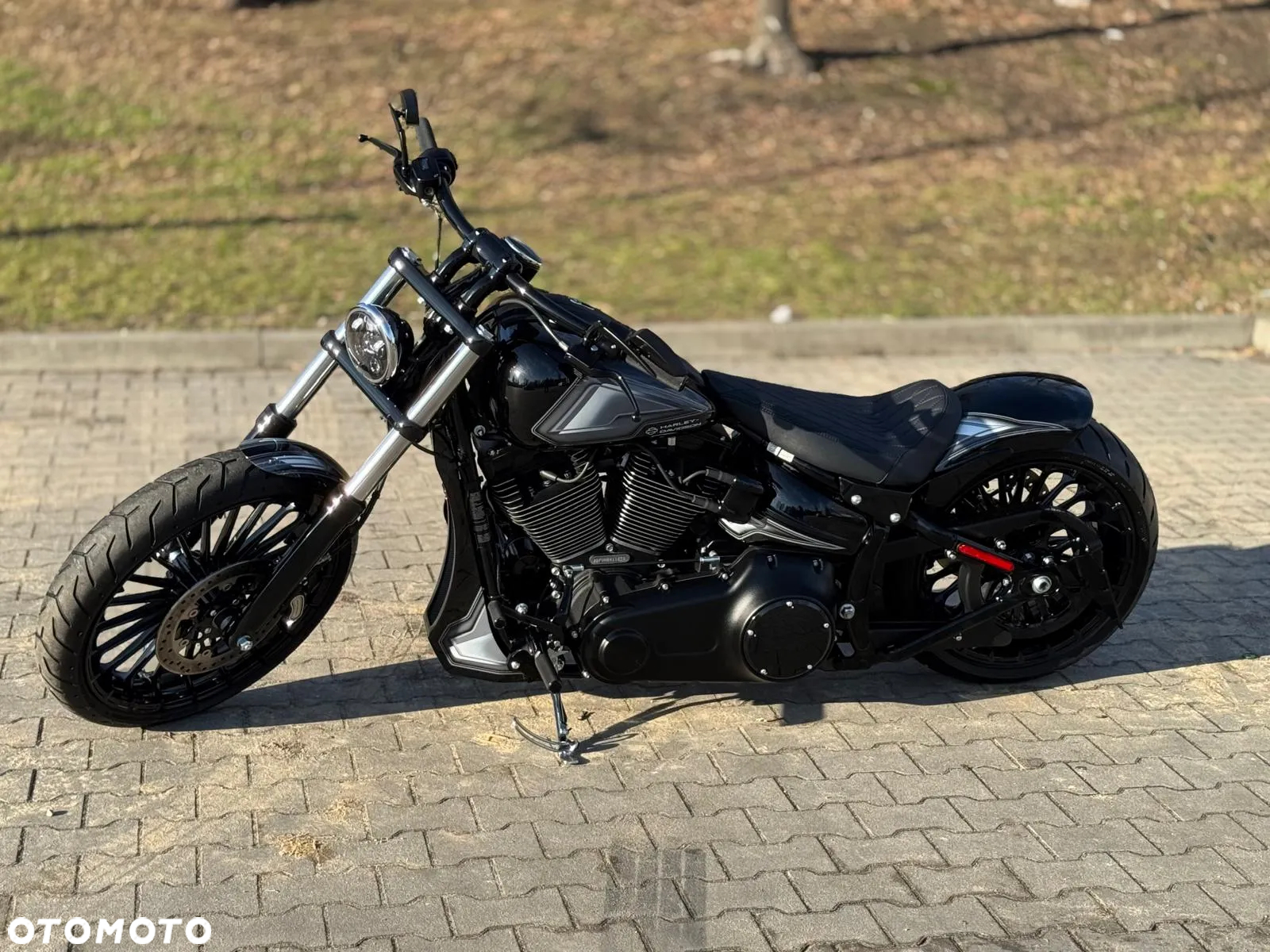 Harley-Davidson Softail Breakout - 33