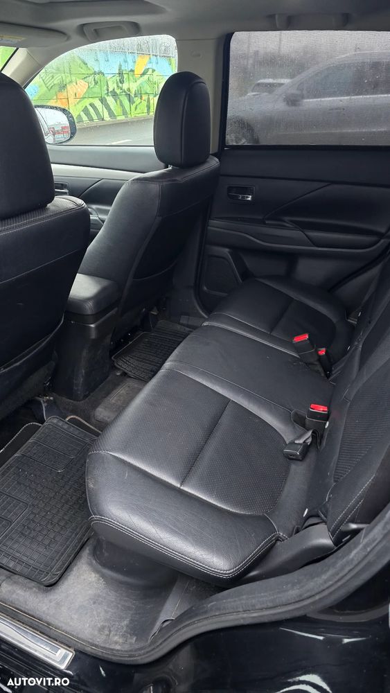 Mitsubishi Outlander 2.0 4WD Plug-In Hybrid Top - 15