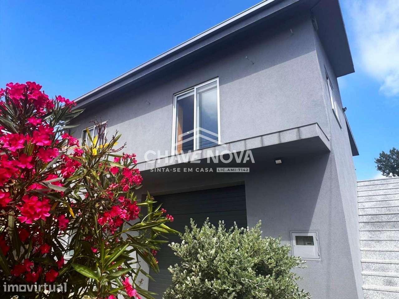 Moradia Isolada T4 c/ Piscina em Vilar de Andorinho - Grande imagem: 2/13