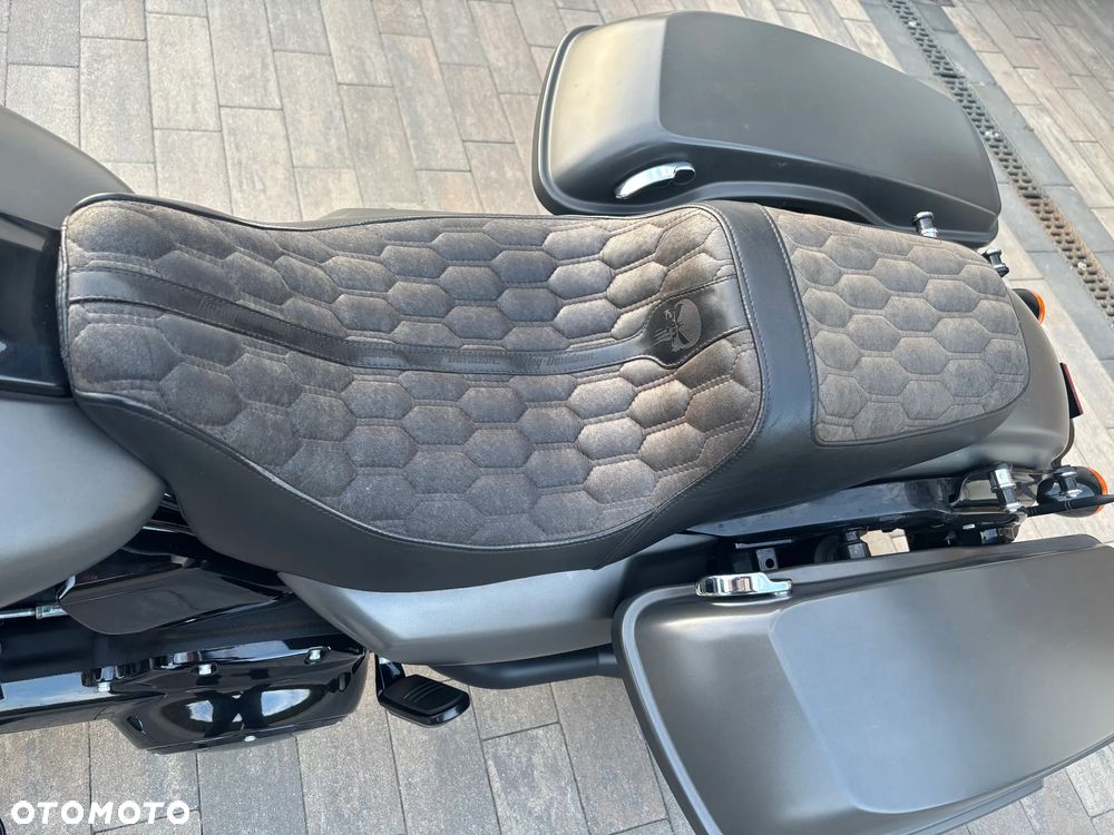 Harley-Davidson Touring Road Glide - 10