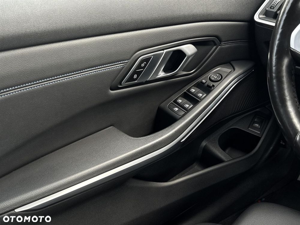 BMW Seria 3 320d xDrive - 19