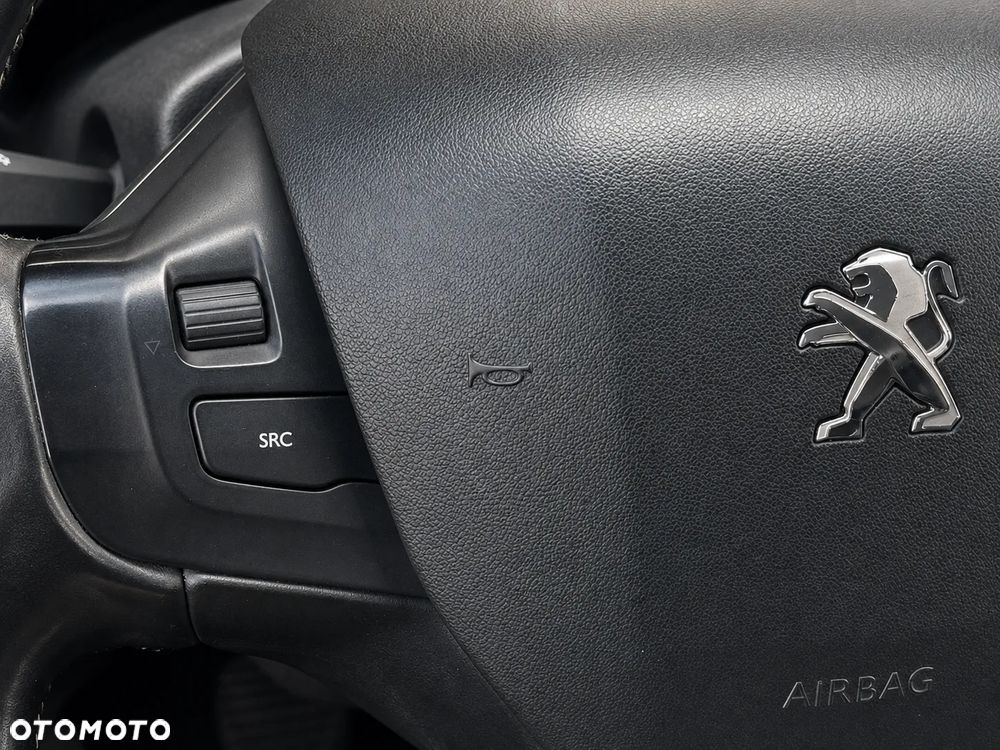 Peugeot 2008 1.6 e-HDi Allure S&S - 16