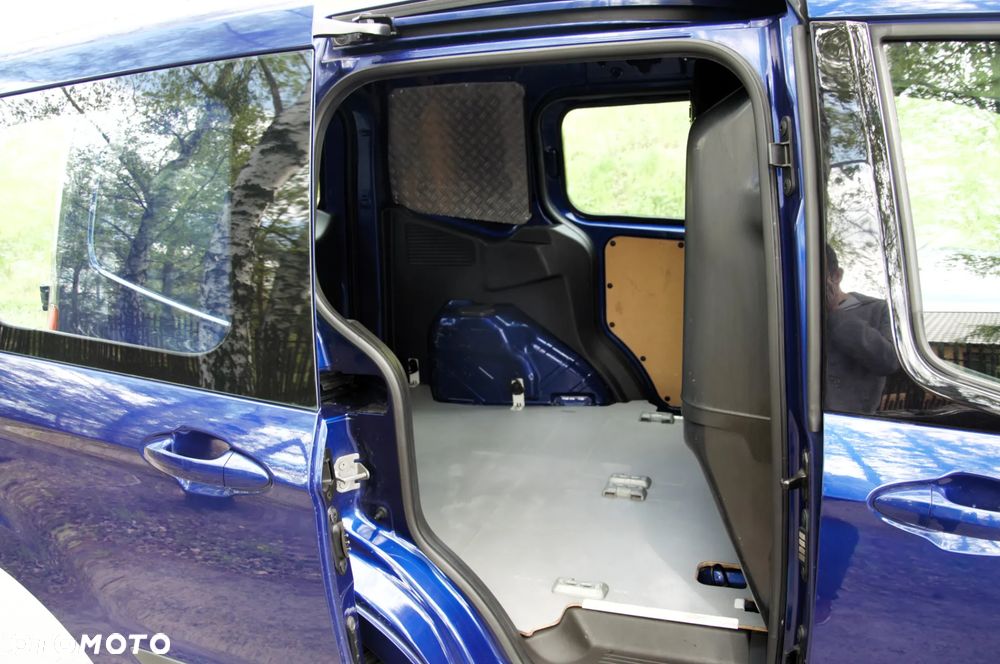 Ford Transit Courier - 17