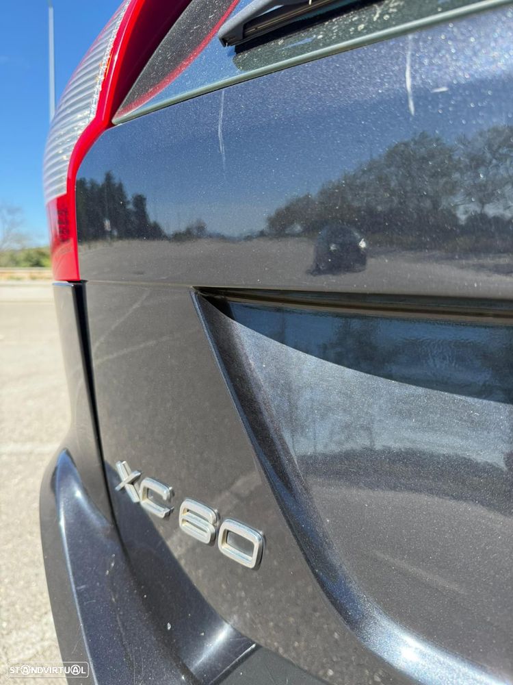 Volvo XC 60 2.4 D5 R-Design AWD Geartronic - 11
