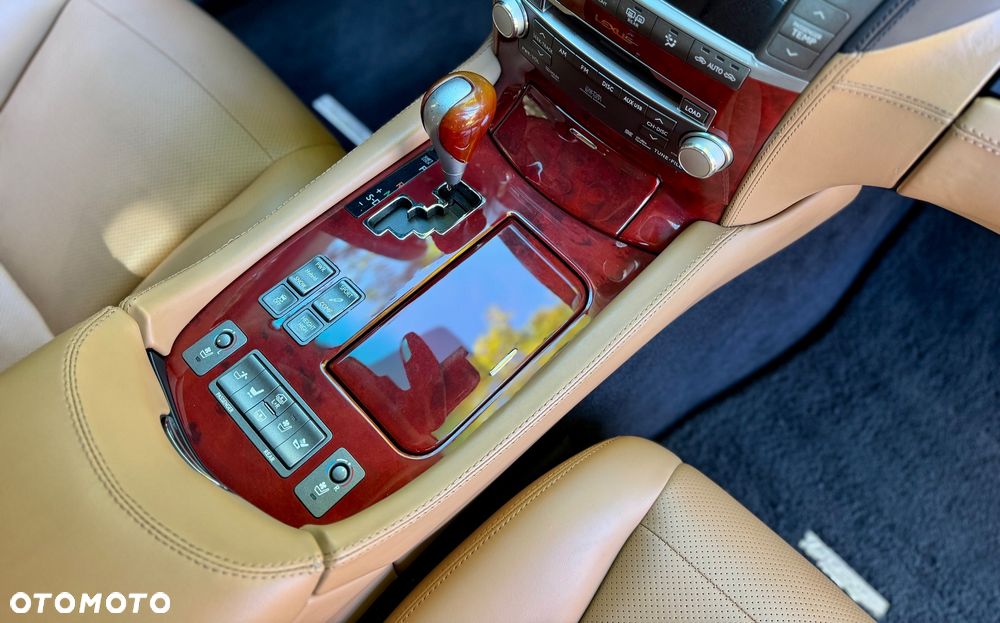 Lexus LS - 24