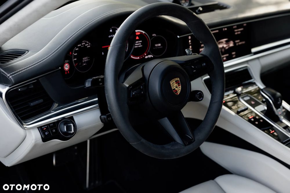 Porsche Panamera GTS Sport Turismo - 30