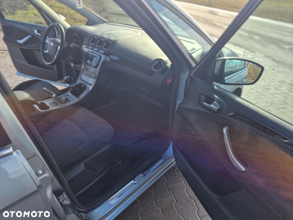 Ford Galaxy 2.0 TDCi Ghia - 29