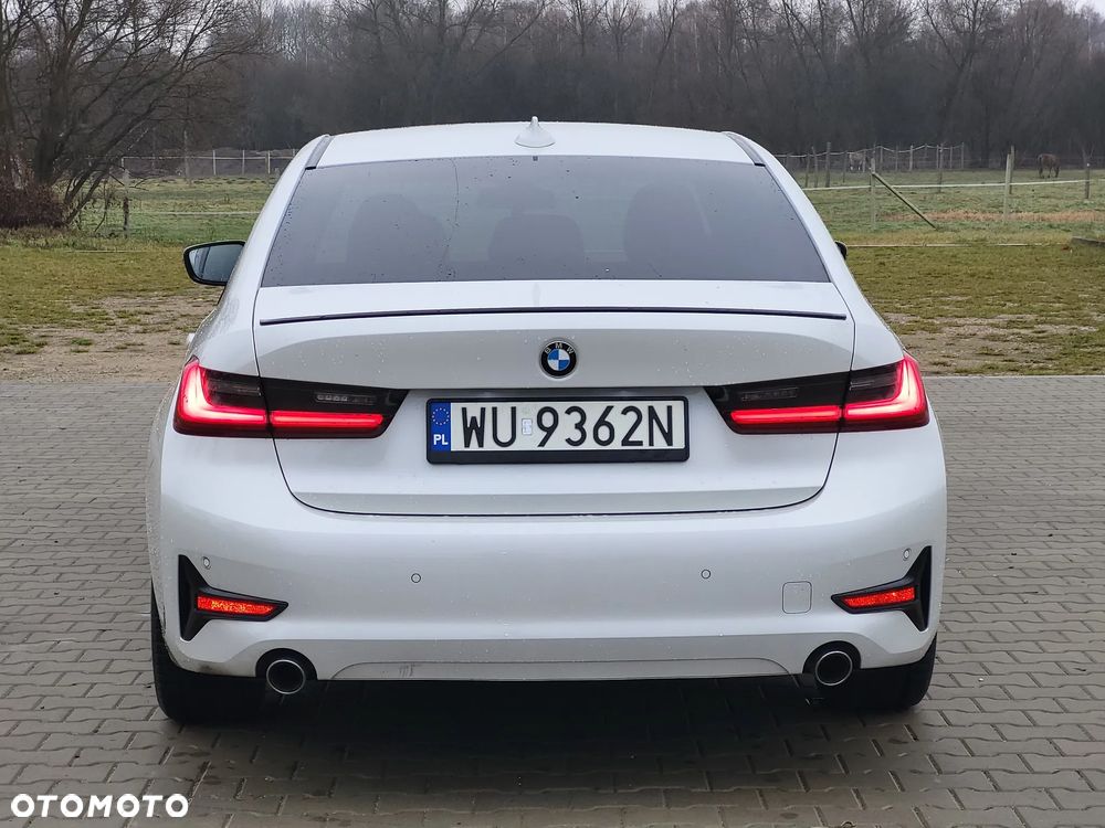 BMW Seria 3 318d Sport Line - 17