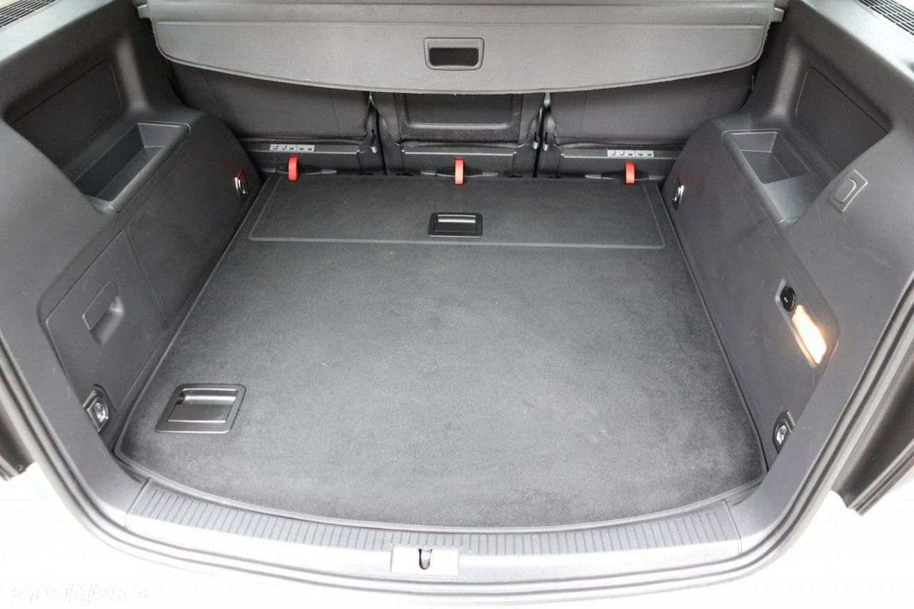 Volkswagen Touran - 18