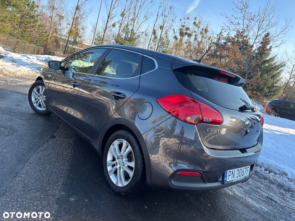 Kia Ceed 1.6 CRDi 128 Dream Team Edition - 8