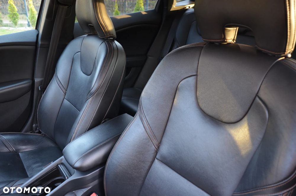 Volvo V40 Cross Country D2 Momentum - 29