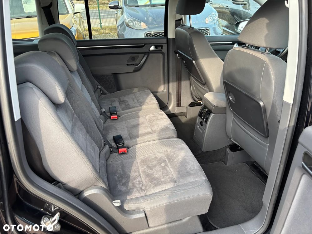 Volkswagen Touran 1.4 TSI MATCH - 16