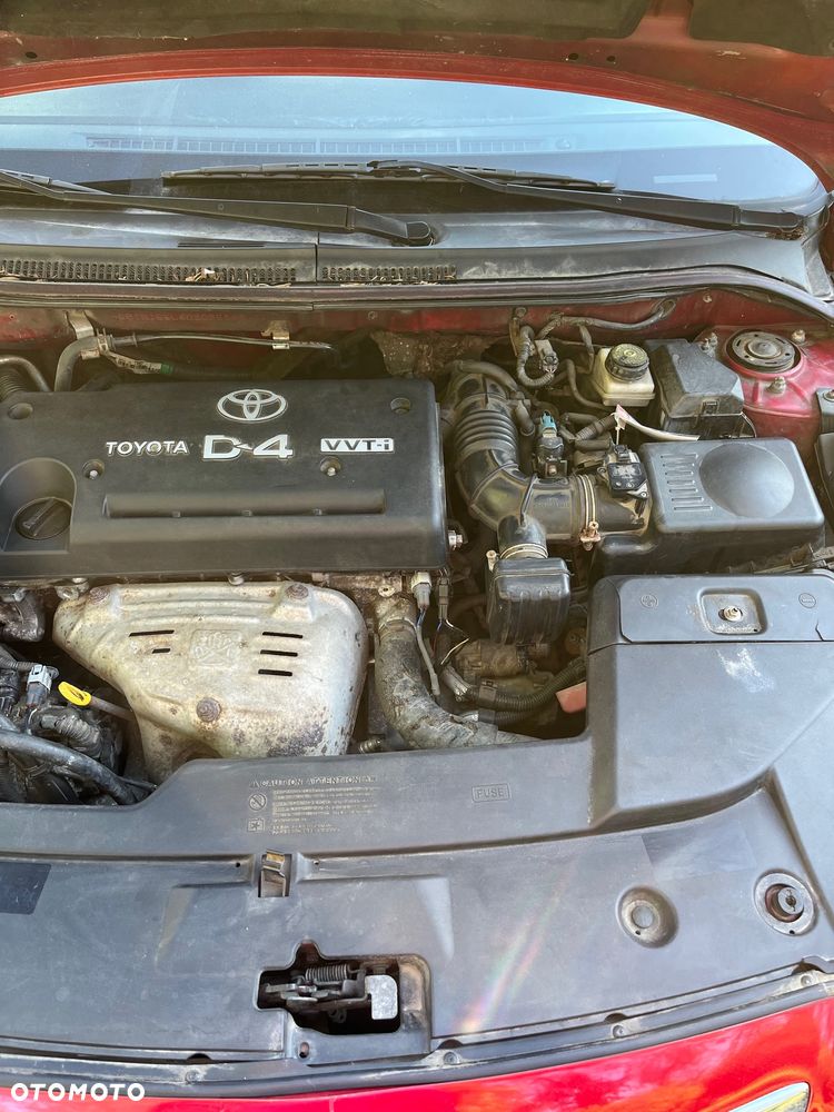 Toyota Avensis - 8
