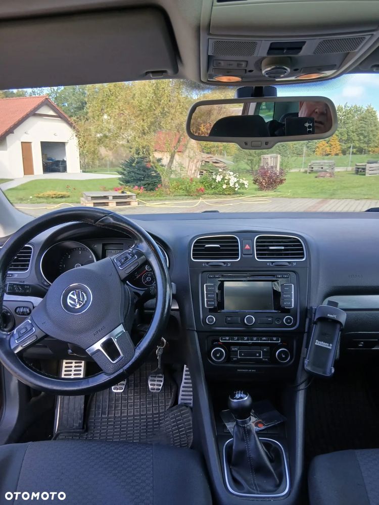 Volkswagen Golf - 6