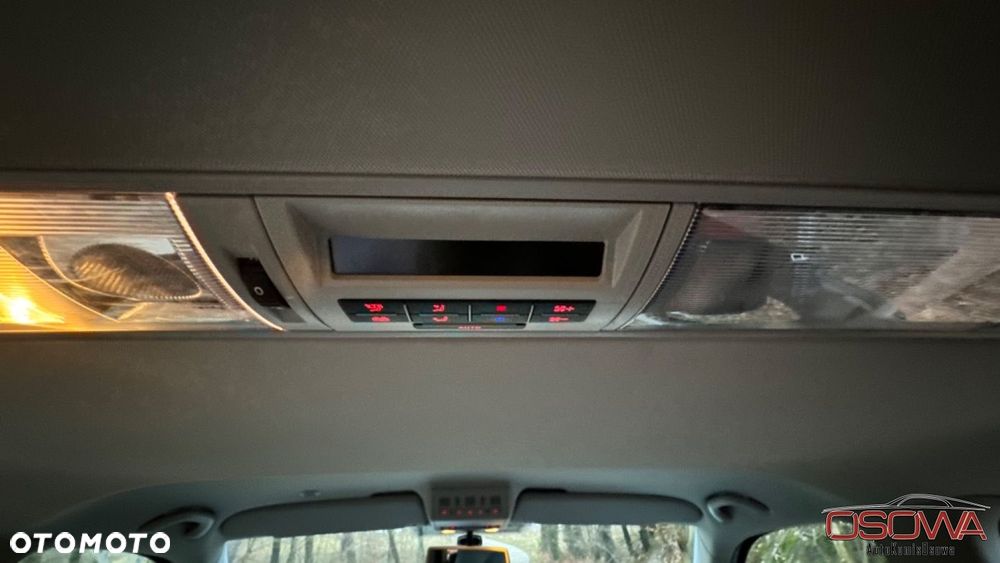 Volkswagen Multivan - 12