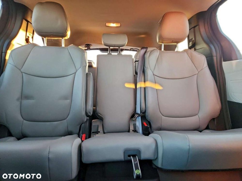 Toyota Sienna - 11