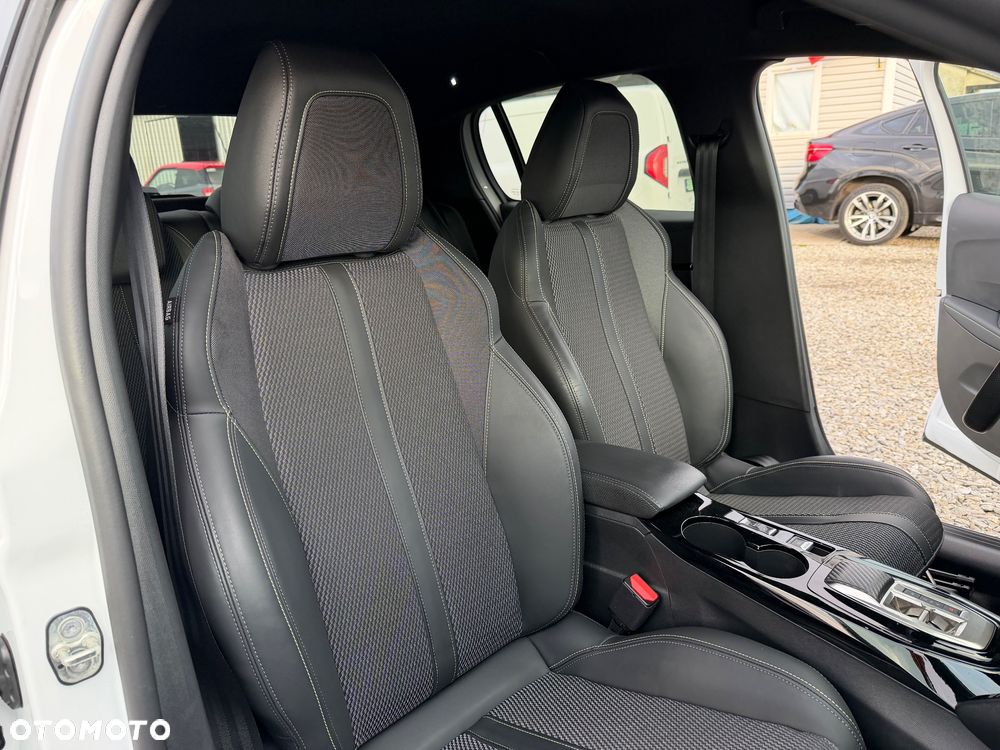 Peugeot 208 1.2 mHEV GT - 8