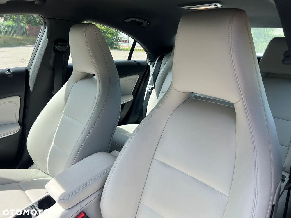 Mercedes-Benz CLA 200 Urban - 14