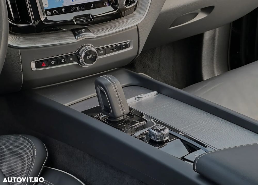 Volvo XC 60 B5 MHEV AWD R-Design - 19