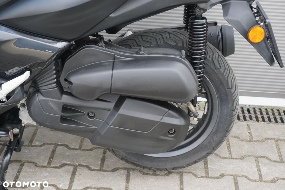 Yamaha X-max - 20