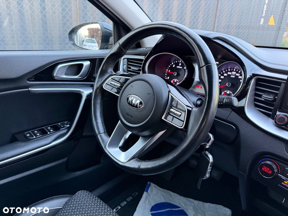 Kia Ceed 1.6 CRDi 136 ISG Dream-Team Edition - 25