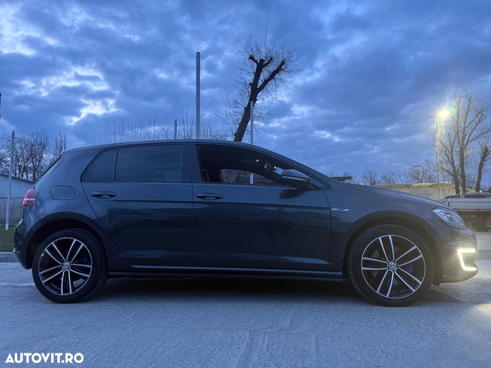 Volkswagen Golf - 25