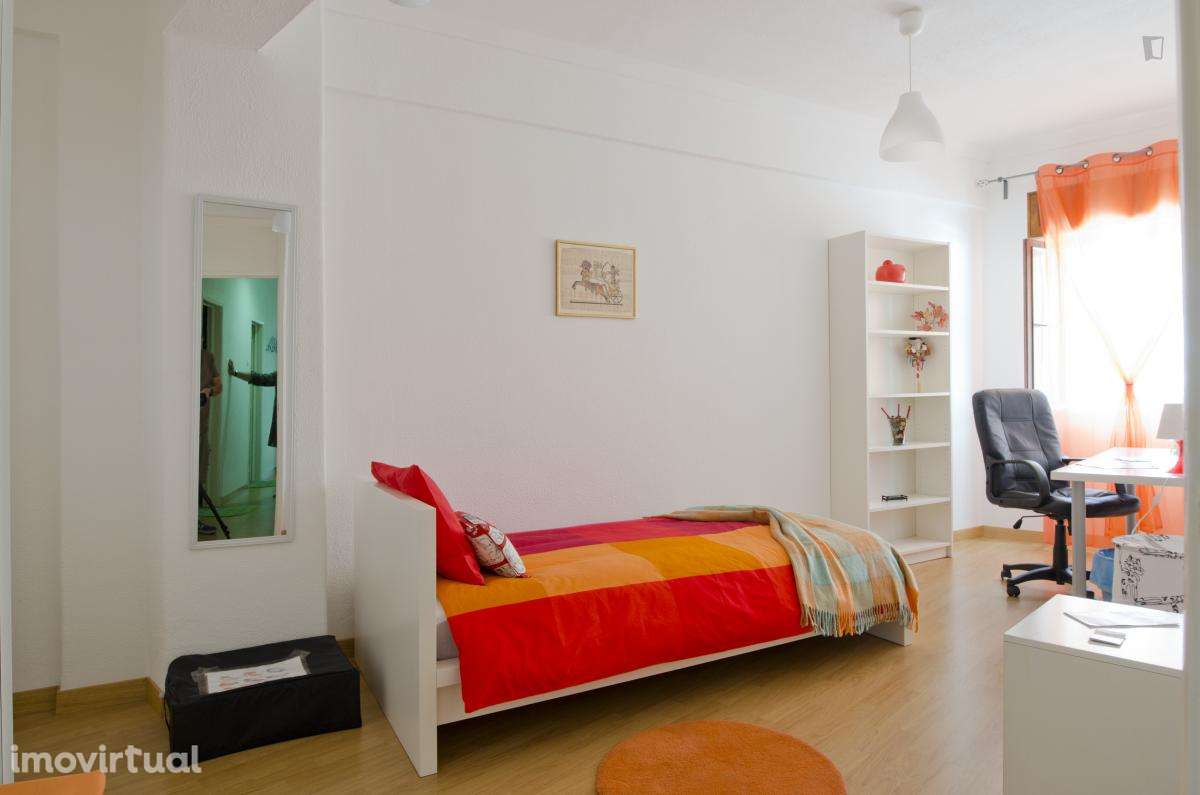 Quarto - localizado em Sete Rios Lisbon - Grande imagem: 2/25