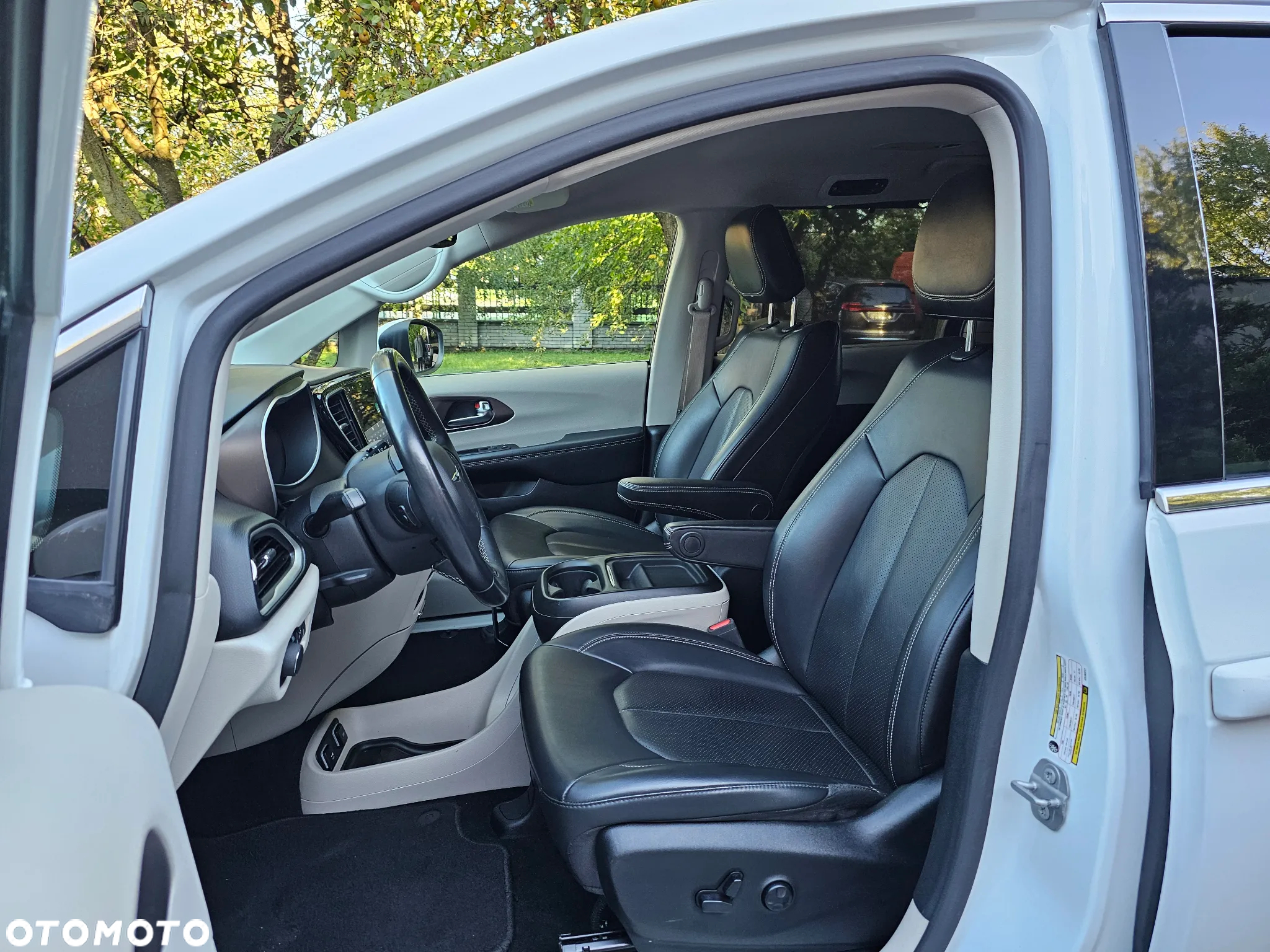 Chrysler Pacifica - 11