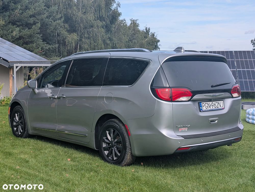 Chrysler Pacifica - 3